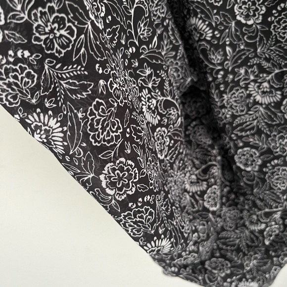 Black Tape Paisley Blouse 1X - Picture 6 of 6